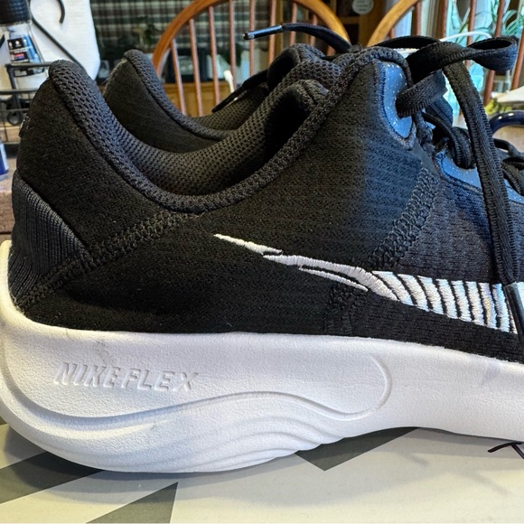 Nike Flex Women’s Athletic Sneakers - Picture 4 of 9